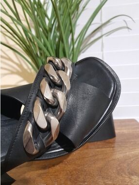leather black open toe block heel designer Vic Matie heel sandals 39 (8.5) black